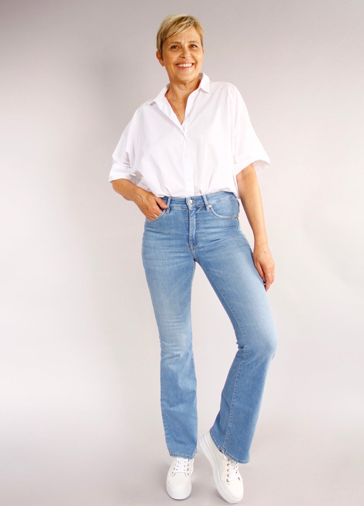Willow bootcut jeans til dame i Riviera Blue