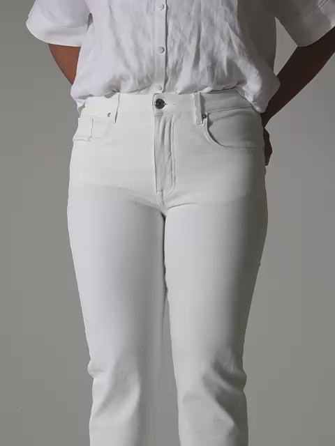 Video av hvite Vilma straight jeans til dame