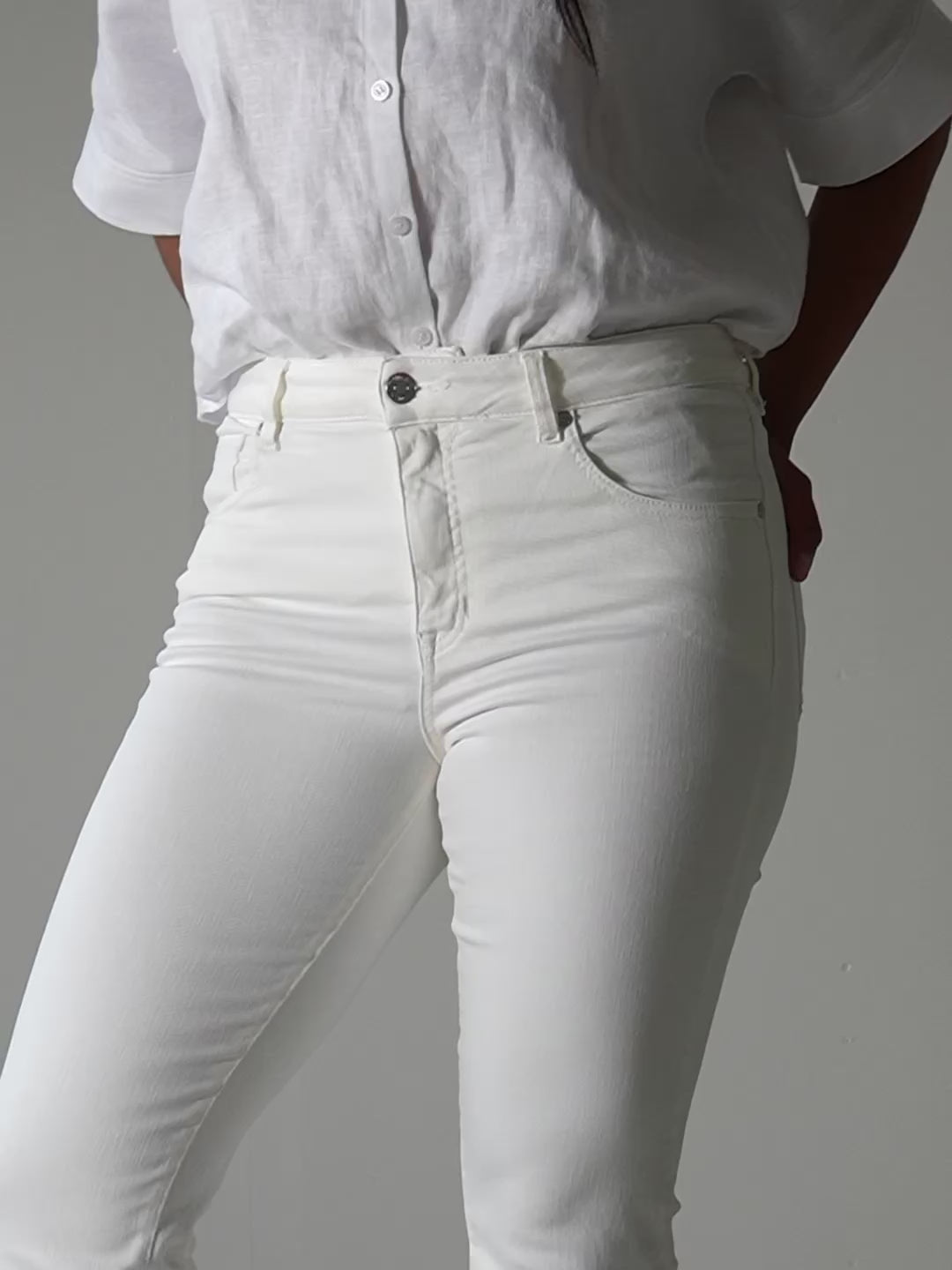 Video av Wesley bootcut jeans til dame i Soft White