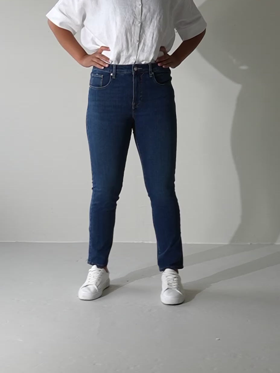 Video av Eben tailored jeans til dame i Ocean Blue