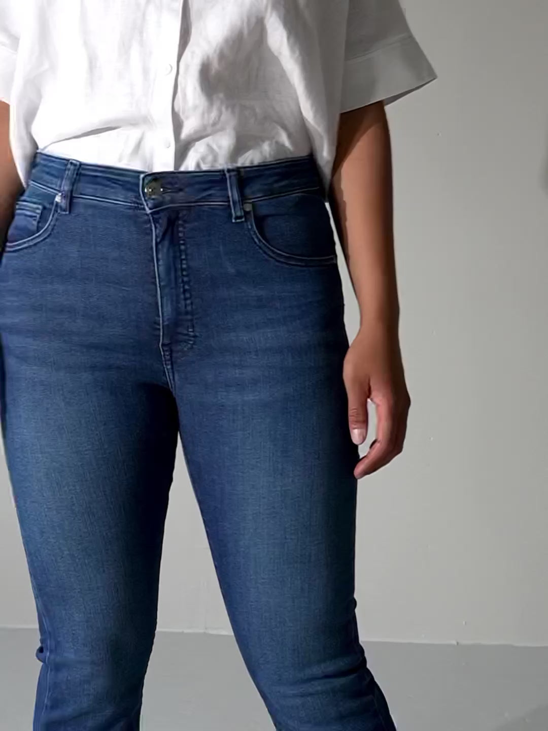 Video av Wesley bootcut jeans til dame i Velvet Blue