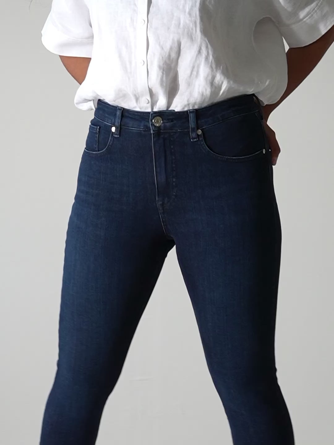 Video av Ailin slim jeans til dame i Night Sky