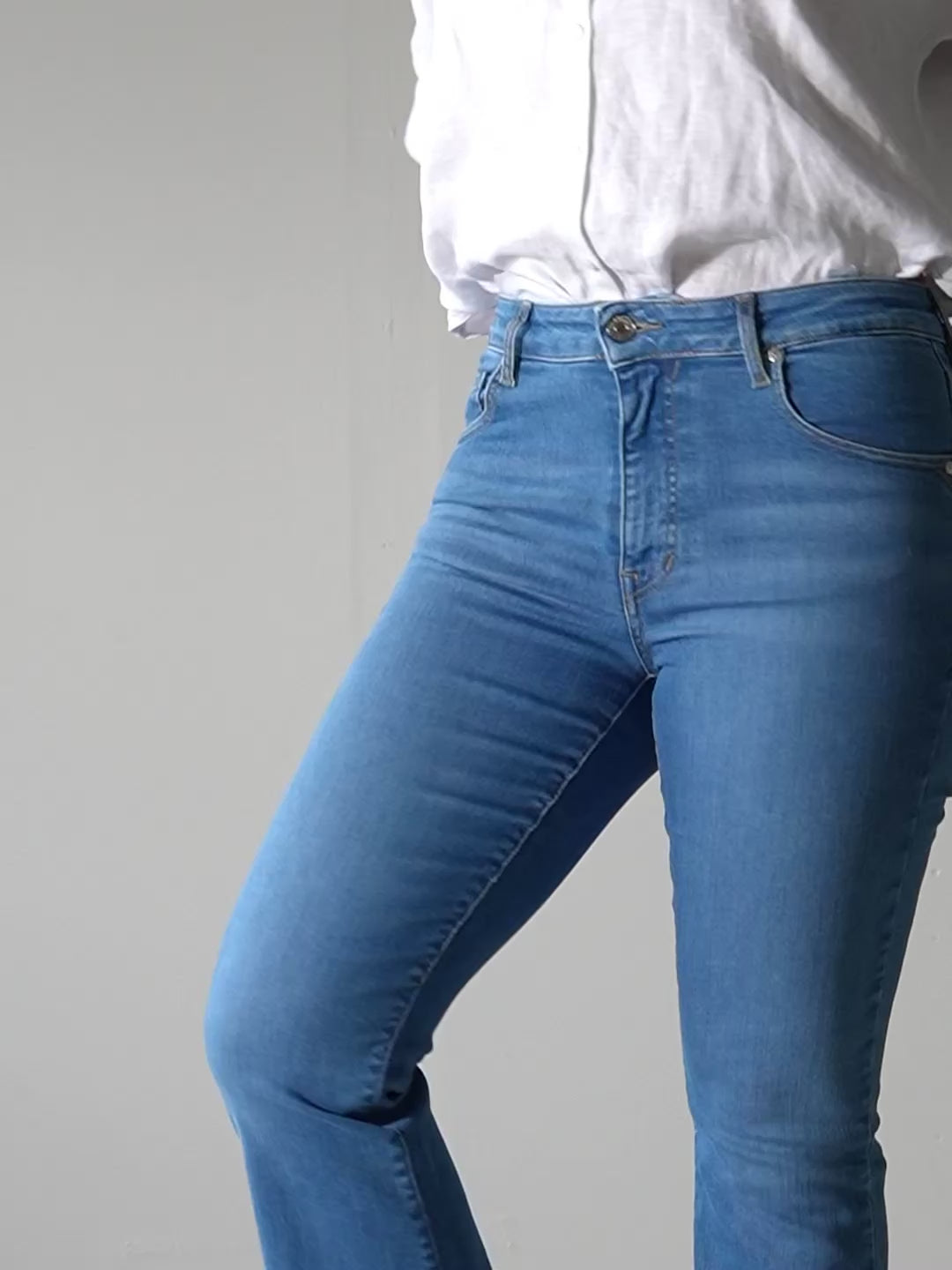 Video av Wesley bootcut jeans til dame i Riviera Blue