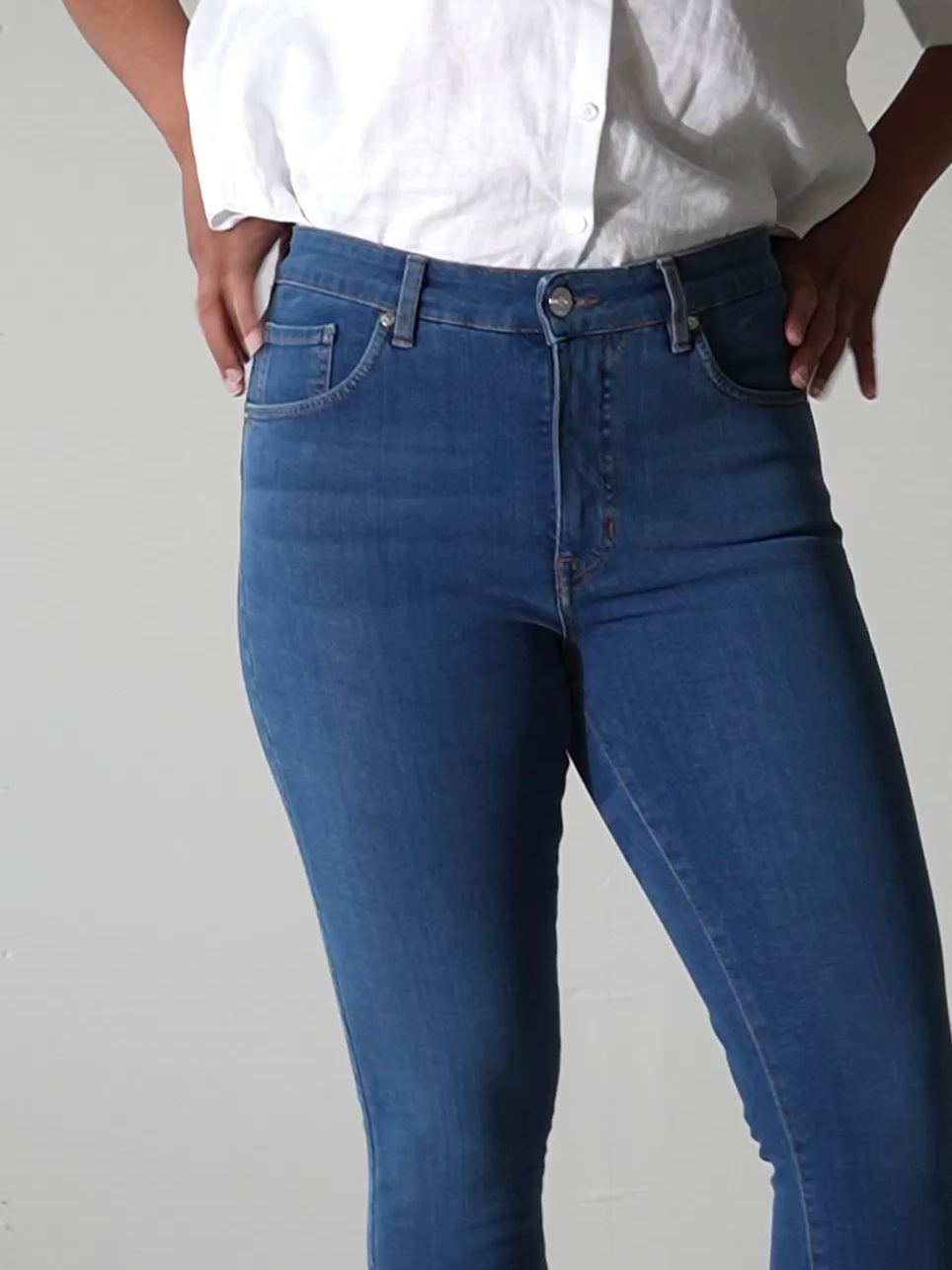 Video av Ailin slim jeans til dame i Stone Blue