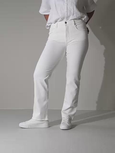 Video av hvite Vilma straight jeans til dame