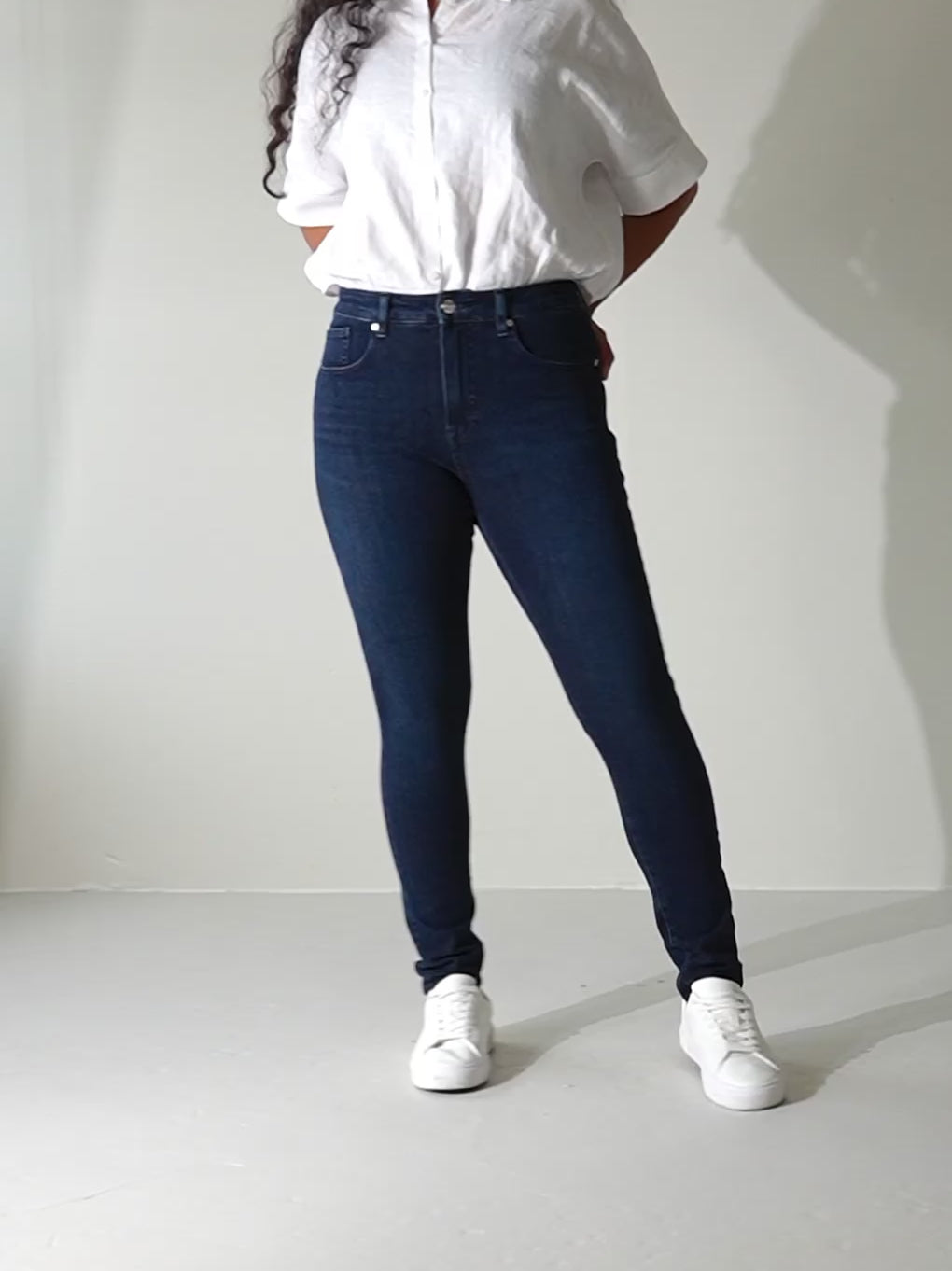Video av Ailin slim jeans til dame i Night Sky