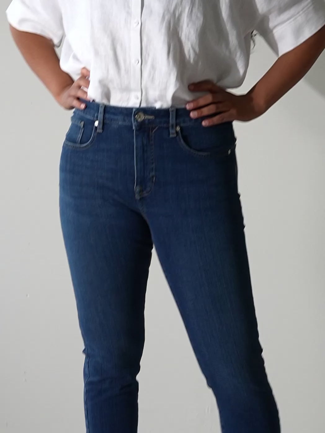 Video av Eben tailored jeans til dame i Ocean Blue