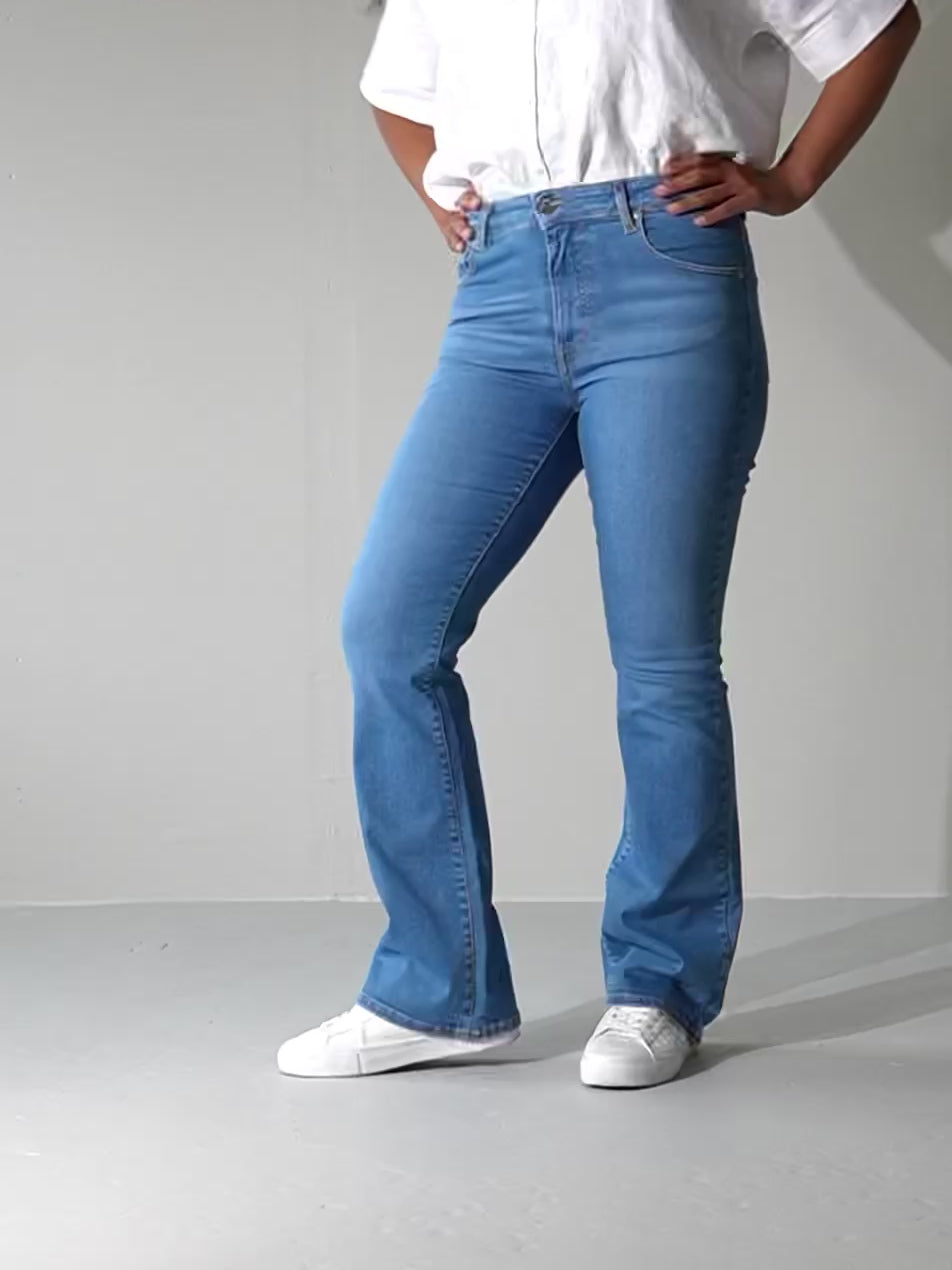 Video av Wesley bootcut jeans til dame i Riviera Blue