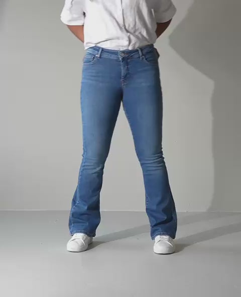 Video av Werona bootcut jeans til dame i Stone Blue