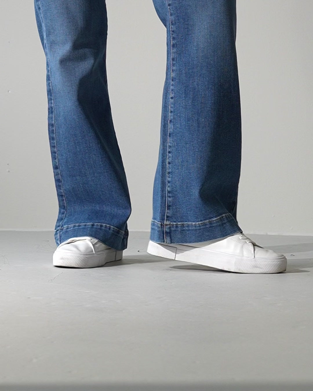 Video av Hazel bootcut jeans til dame i Sea Blue