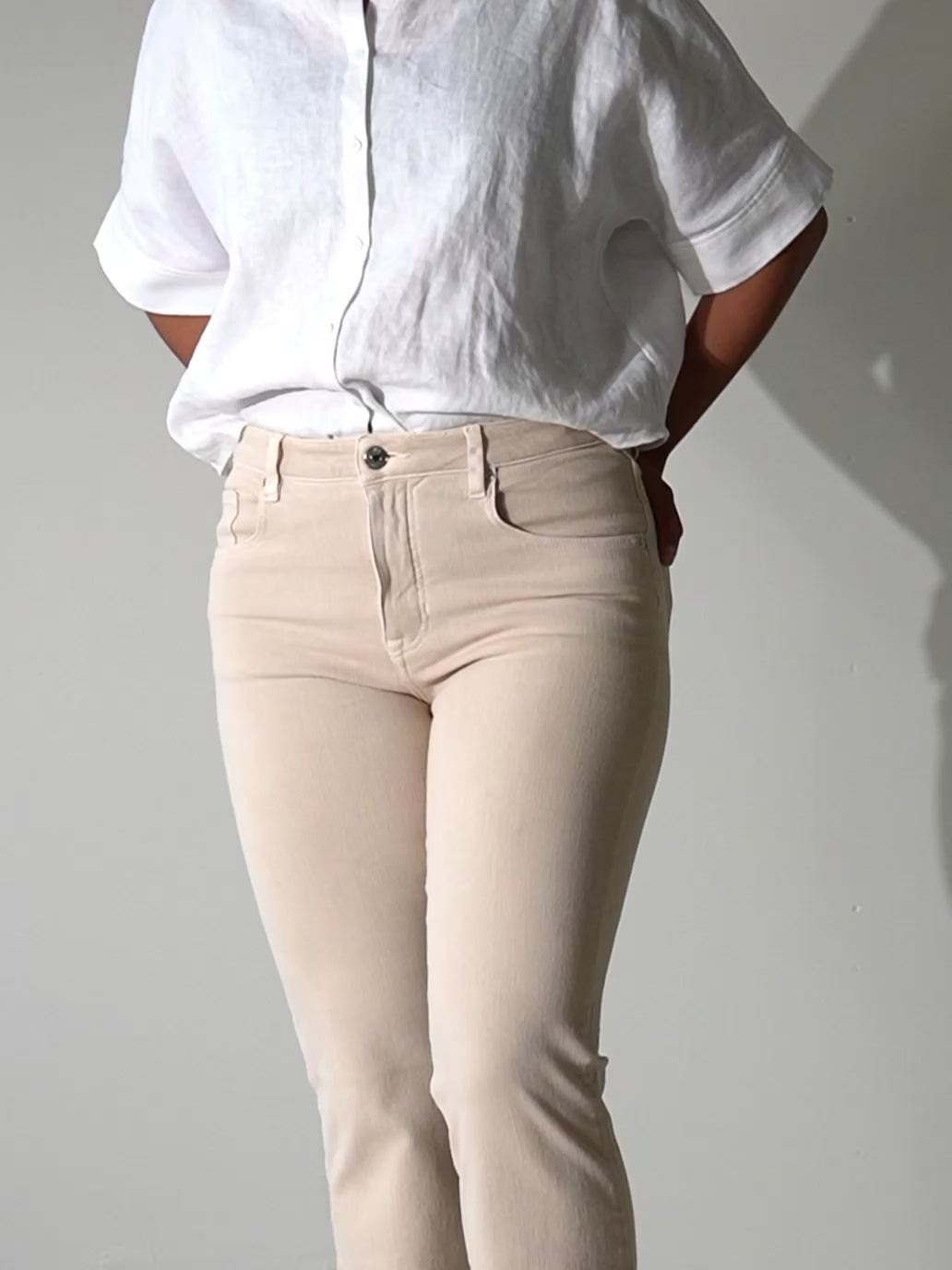 Video av Wendy bootcut jeans til dame i Light Sand