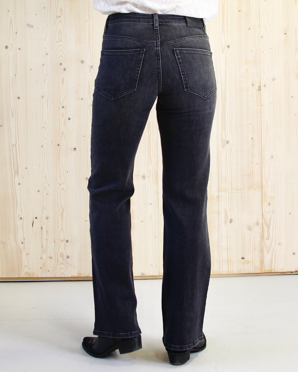 Terra straight jeans til dame i Grey Shadow