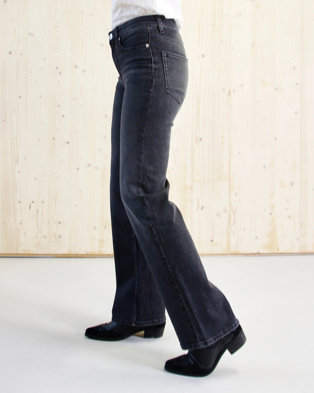Terra straight jeans til dame i Grey Shadow
