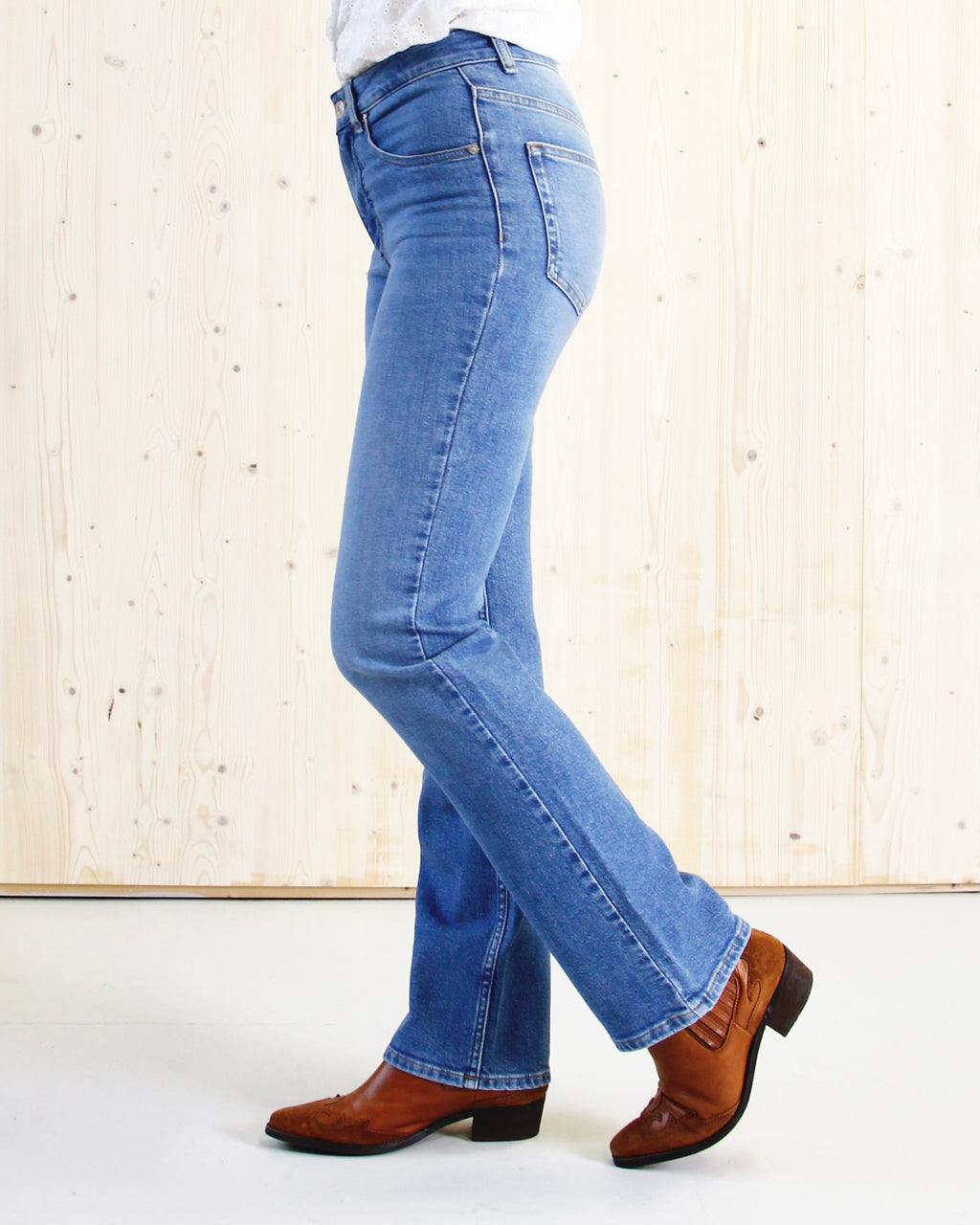 Bella straight jeans til dame i Blue Frost