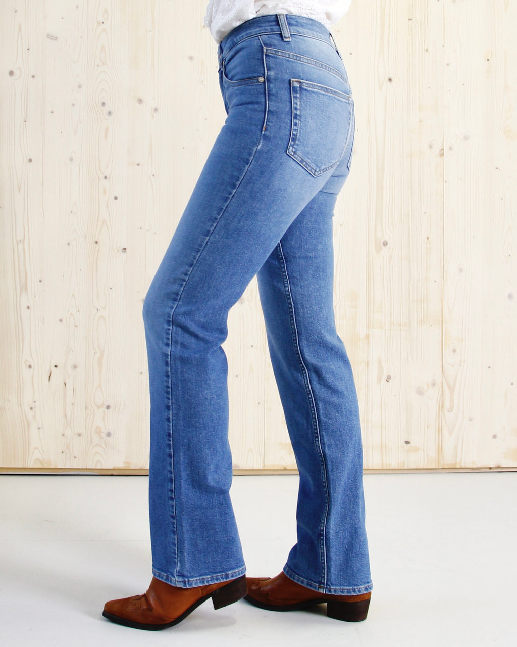 Bella straight jeans til dame i Blue Frost