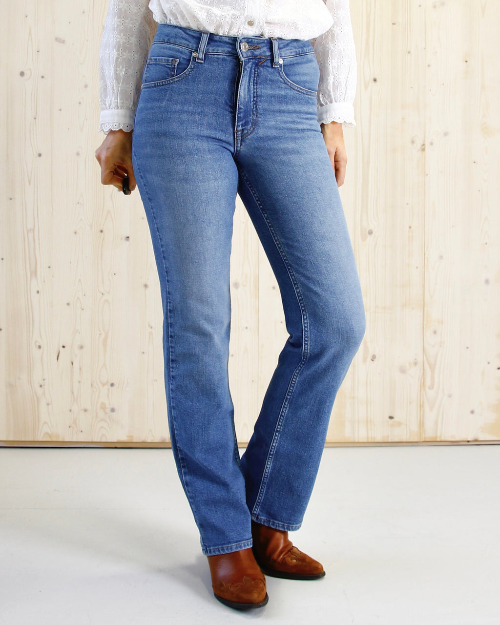 Bella straight jeans til dame i Blue Frost