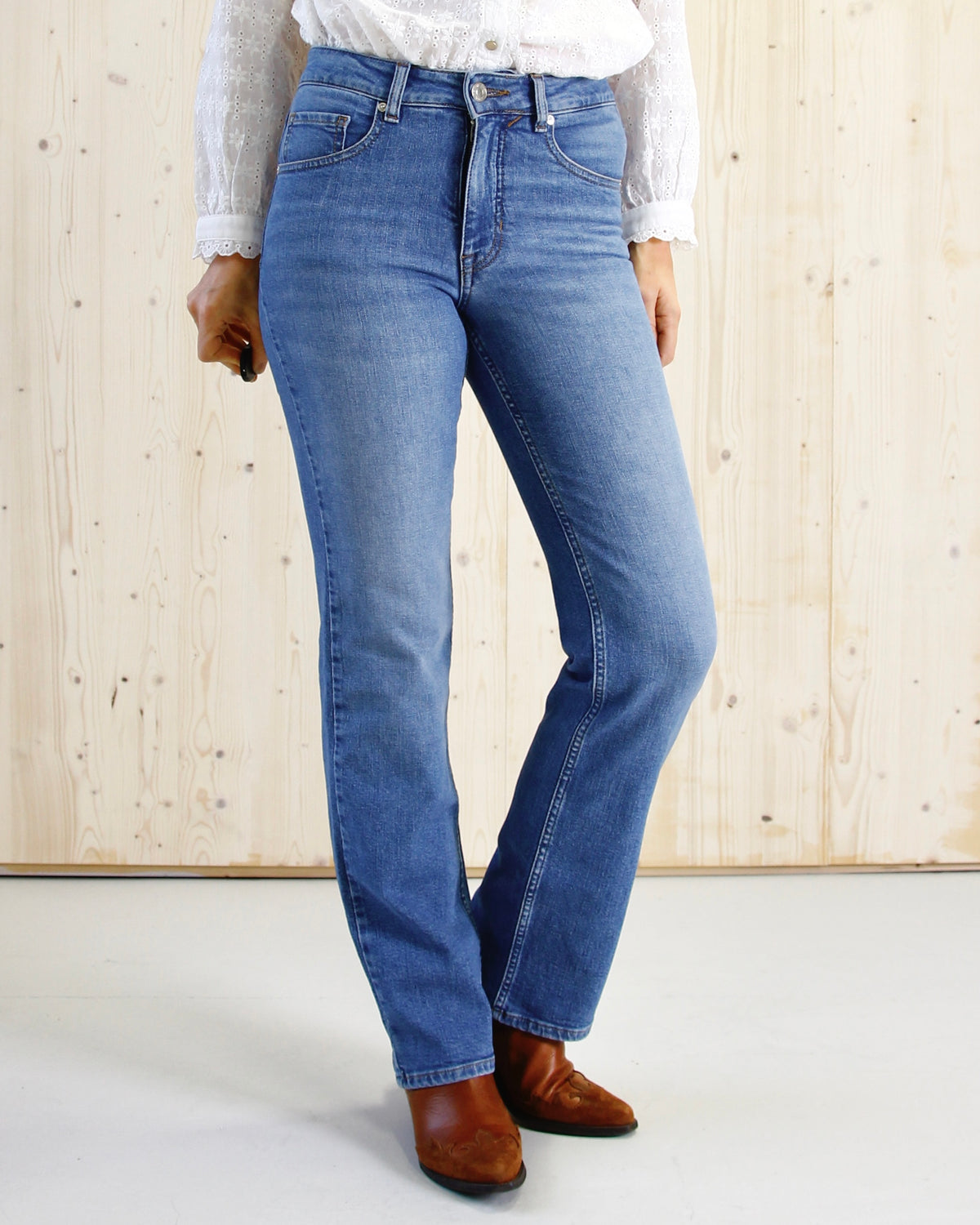Bella straight jeans til dame i Blue Frost